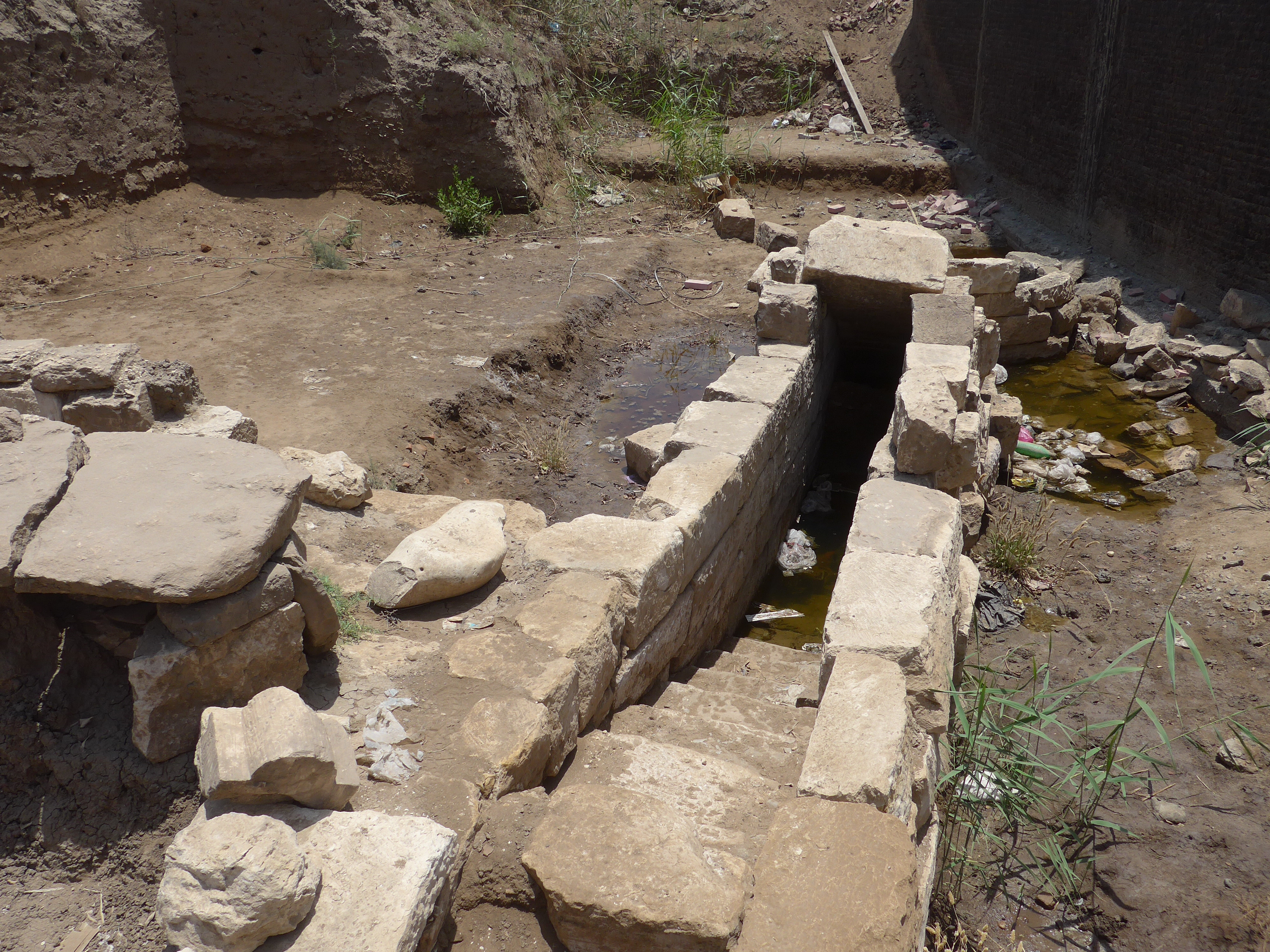 Picture of the nilometer by Greg Bondar from National Geographic News